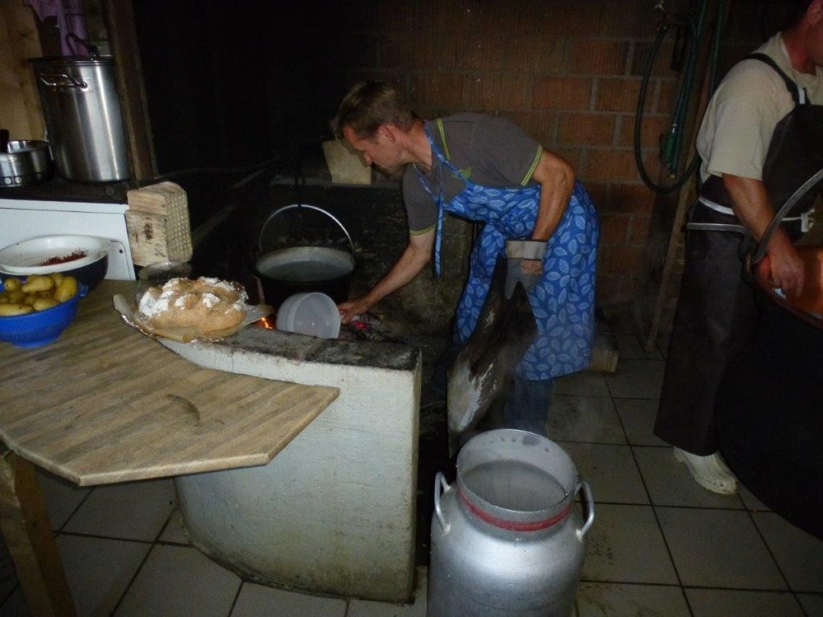cleaning cooking utensils