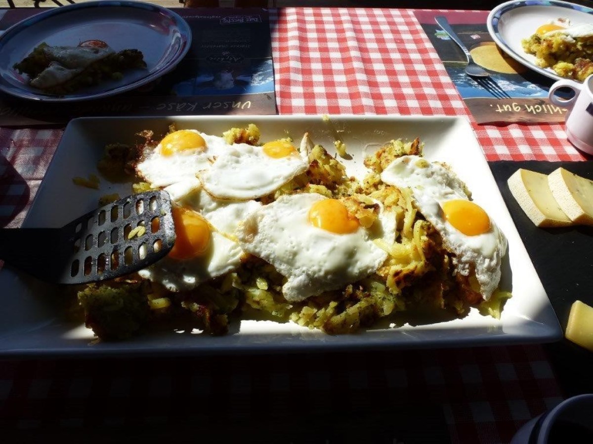 fried eggs with potatoes