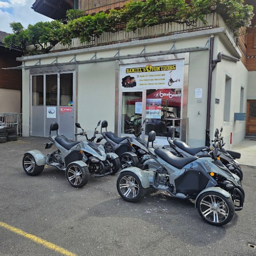 a row of parked motorcycles sitting on the side of a building
